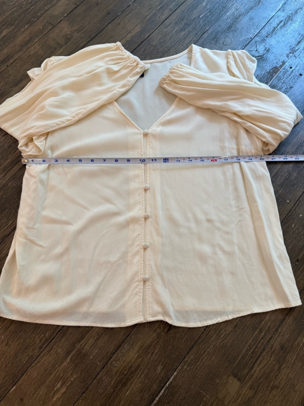 Universal Thread Cream Ruffle V Neck Button Front Blouse Size L - Picture 10 of 11
